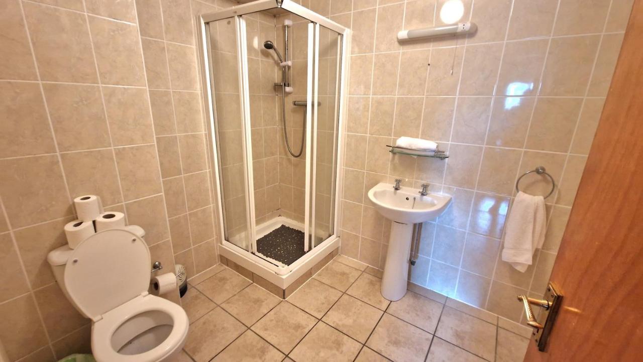 Glen Abhainn Standard Budget Accommodation Athlone Bagian luar foto