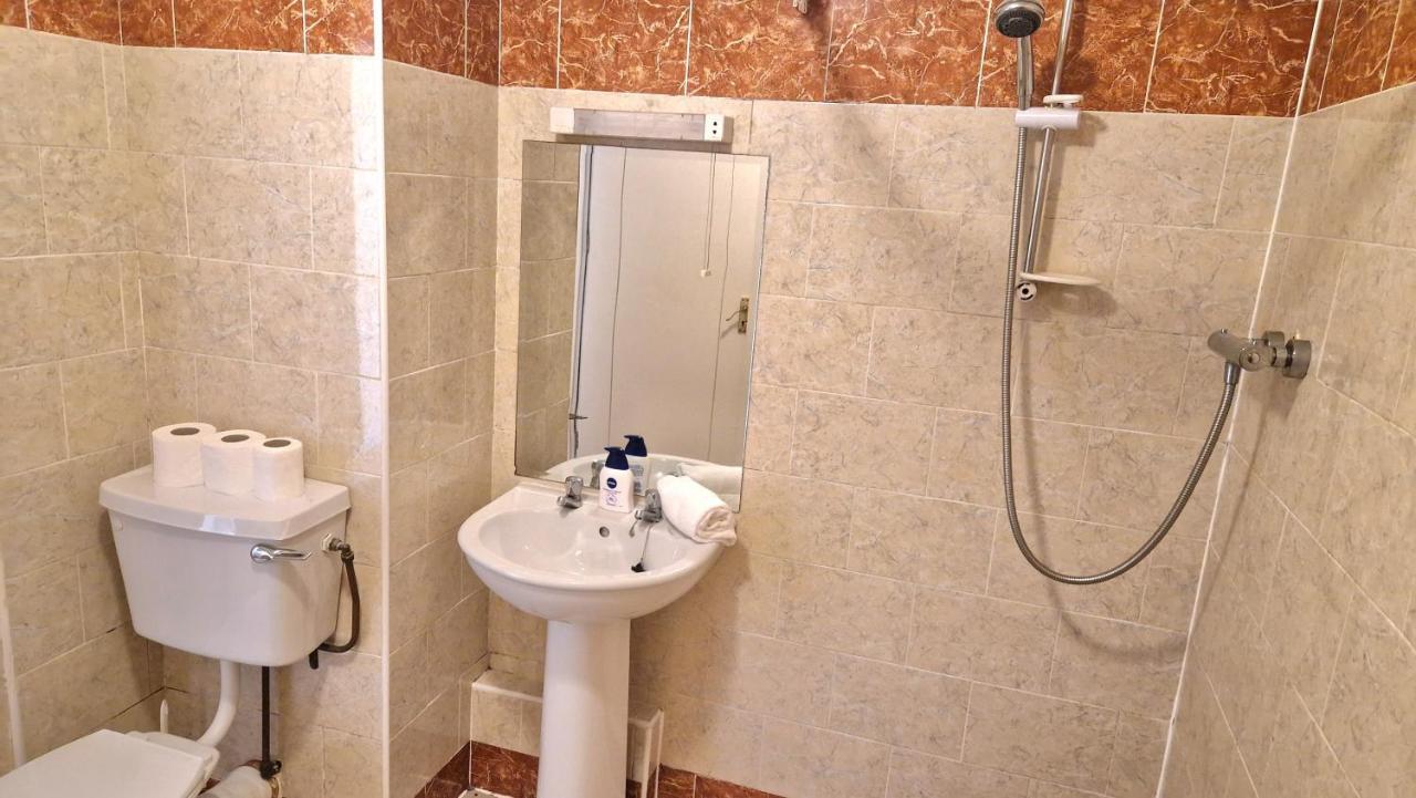 Glen Abhainn Standard Budget Accommodation Athlone Bagian luar foto